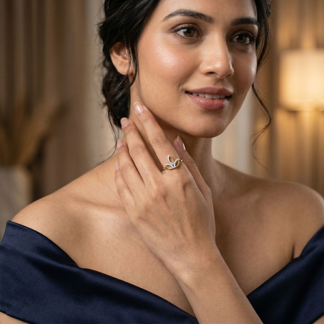 Fashionable Leaf Style Diamond & Gold Ring